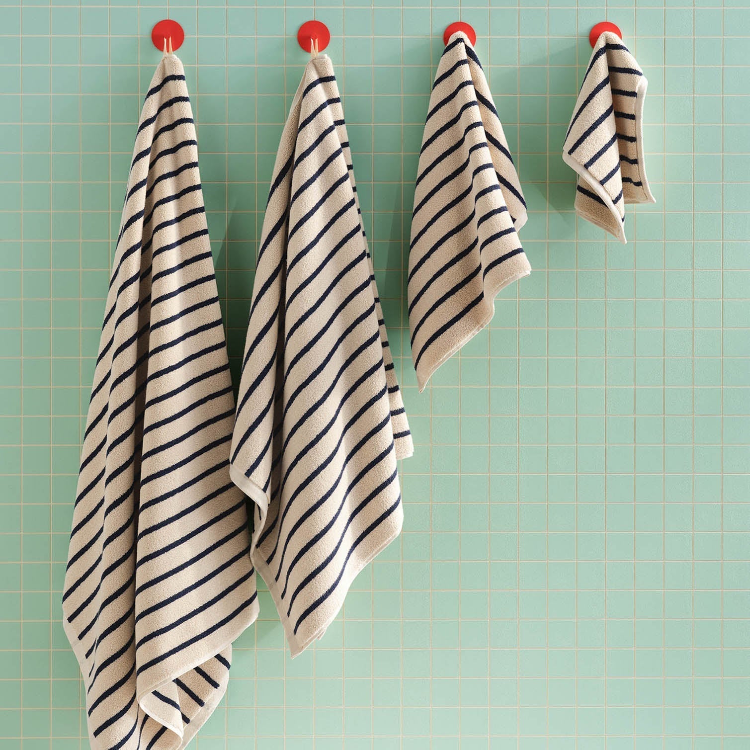 Super-Plush Set of 4 Bath Towel Bundle A4