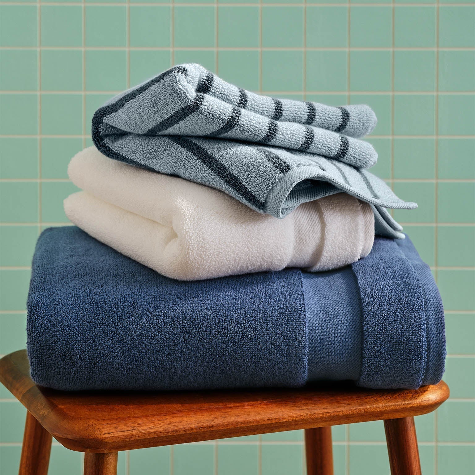 Super-Plush Set of 4 Bath Towel Bundle A4