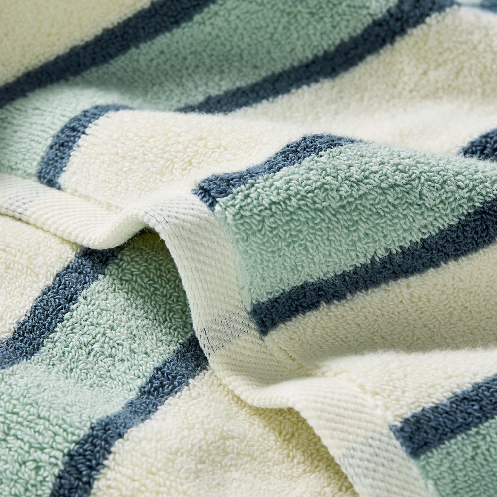 Super-Plush Set of 4 Bath Towel Bundle A4